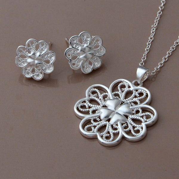 Celtic Hearts Silver Necklace and Earrings Set For Woman